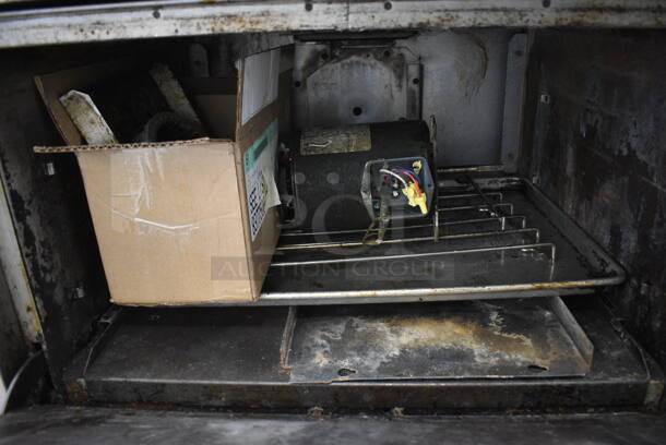 WOW! Southbend Stainless Steel Commercial Natural Gas Powered 6 Burner Range w/ Lower Convection Oven and Overshelf on Commercial Casters. For Parts. 36.5x33x60 - Image 5 of 7