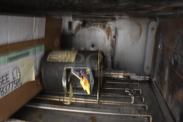 WOW! Southbend Stainless Steel Commercial Natural Gas Powered 6 Burner Range w/ Lower Convection Oven and Overshelf on Commercial Casters. For Parts. 36.5x33x60 - Image 6 of 7