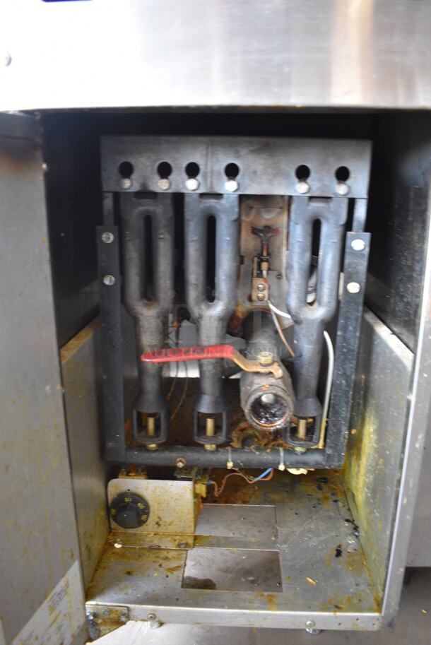 NICE! Baker's Pride Model BPF-4050N Stainless Steel Commercial Floor Style Natural Gas Powered Deep Fat Fryer. 114,000 BTU. 15.5x33x46 - Image 5 of 6