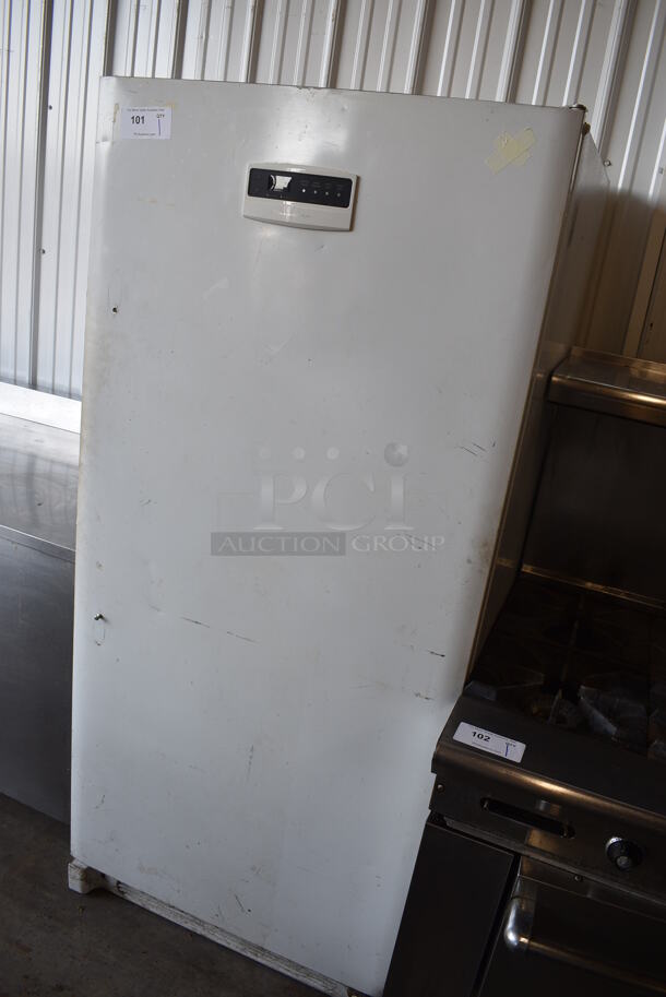 Frigidaire Model LFFH21F7HWS Reach In Freezer. 32x28x71. Tested and Working! - Image 2 of 6