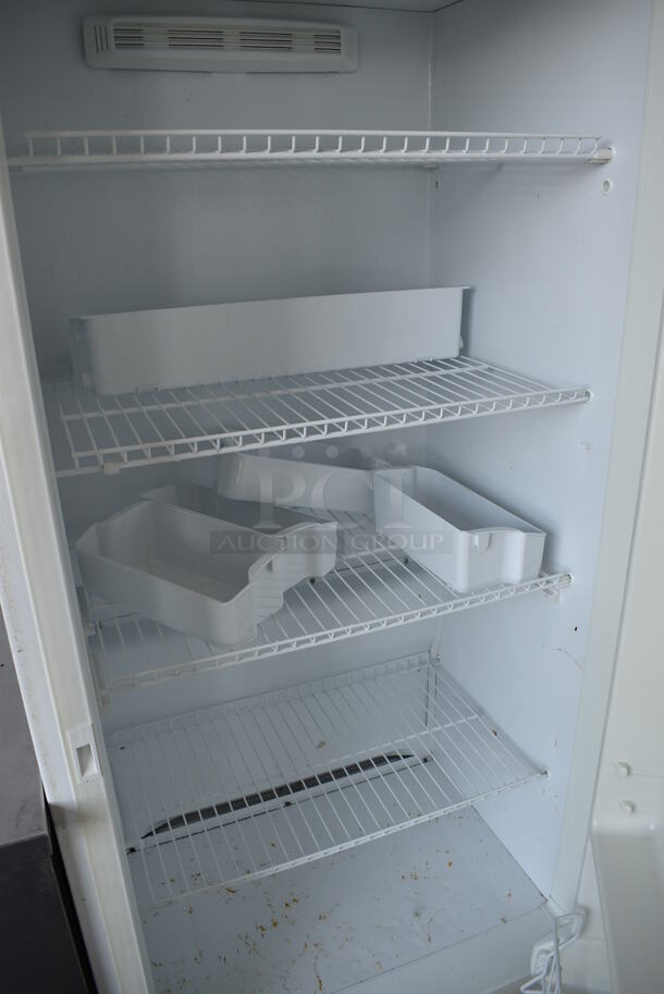 Frigidaire Model LFFH21F7HWS Reach In Freezer. 32x28x71. Tested and Working! - Image 5 of 6