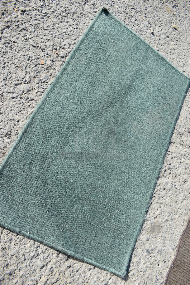 Green Rug. 30x18 - Image 2 of 3