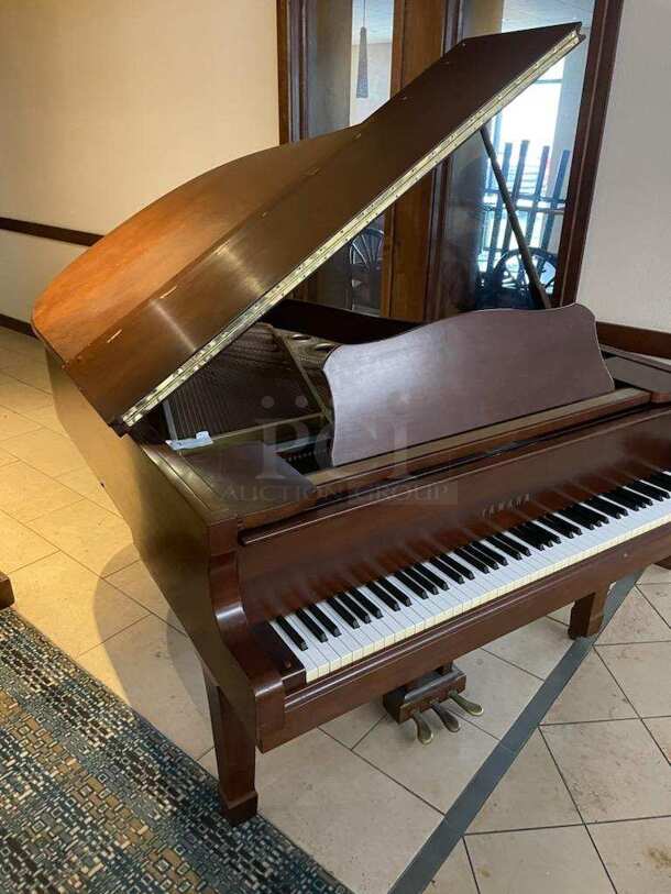 AWESOME! Yamaha Conservatory C3 Baby Grand Piano. 57x72x39. Buyer Must Remove! - Image 3 of 7