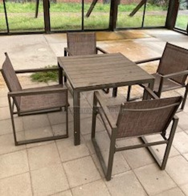 NICE! ALL ONE MONEY! Outdoor Table With 4 Chairs. 