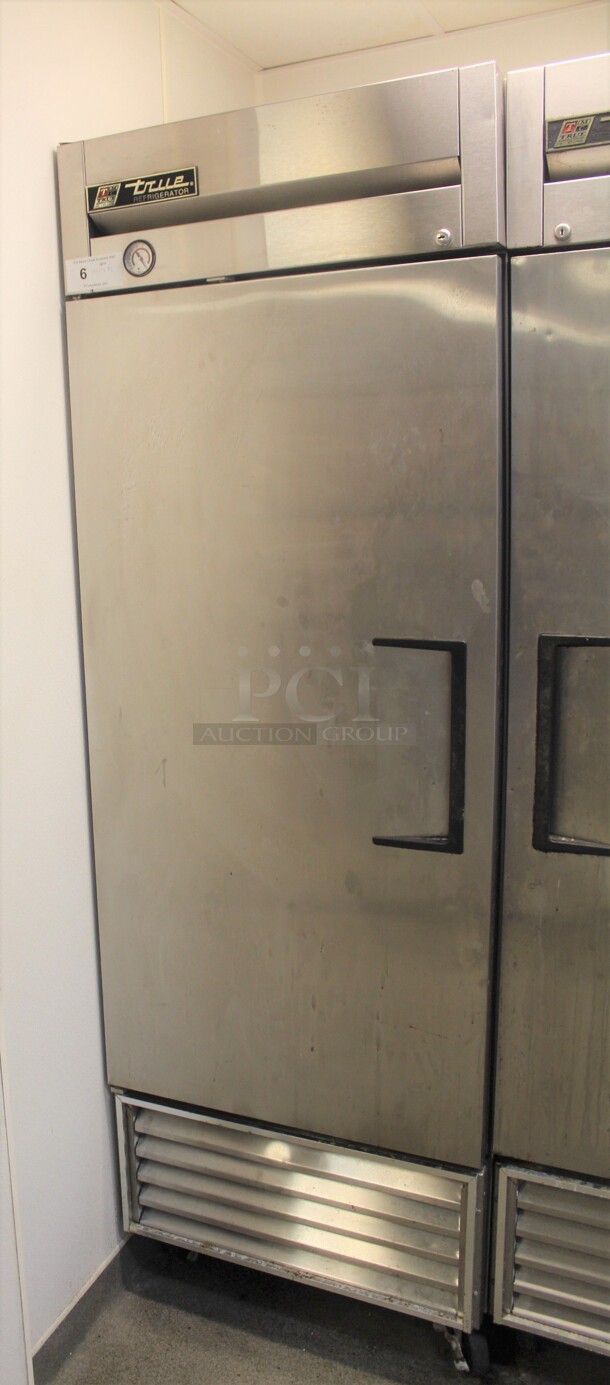TERRIFIC! True Model T-23 Commercial Stainless Steel Single Door Reach In Refrigerator/Cooler On Commercial Casters. 27x30x83. 115V/60Hz. Working When Closed! Buyer Must Remove! 
