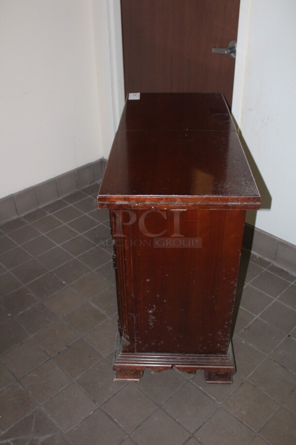 NICE! Wooden Sideboard With Extendable Top. 40x18x33 - Image 4 of 6