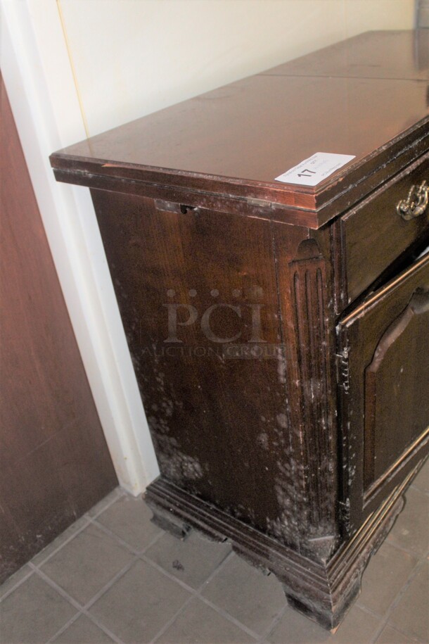 NICE! Wooden Sideboard With Extendable Top. 40x18x33 - Image 6 of 6