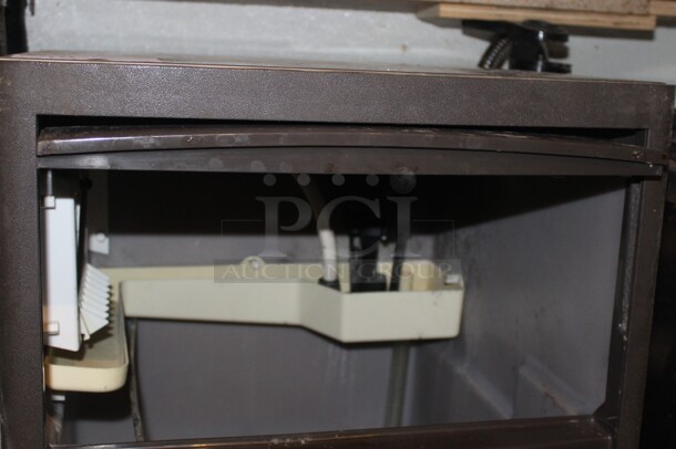 GREAT FIND! Manitowoc Model QM30 Commercial Self Contained Air Cooled Undercounter Ice Machine. 20x24x36. 115V/60Hz. Working When Closed! Buyer Must Remove! - Image 2 of 4