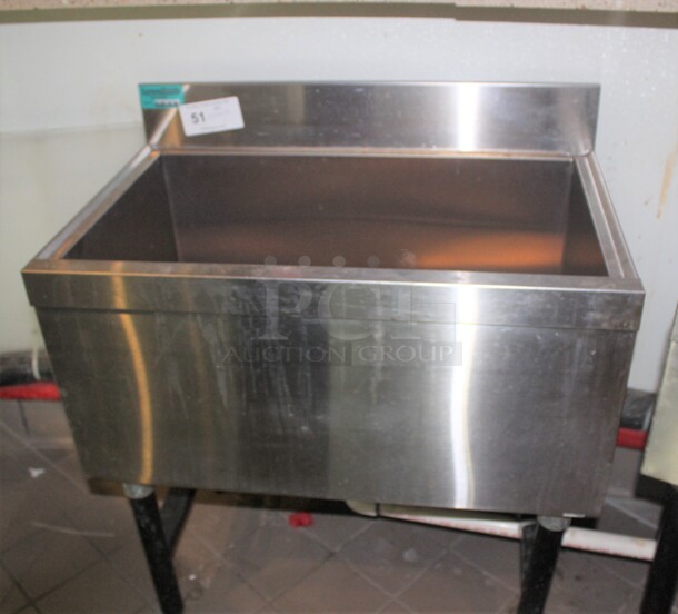 NICE! Supreme Metal Model SLI-12-30 Commercial Stainless Steel Underbar Ice Bin. 29x18x34. Buyer Must Remove. 