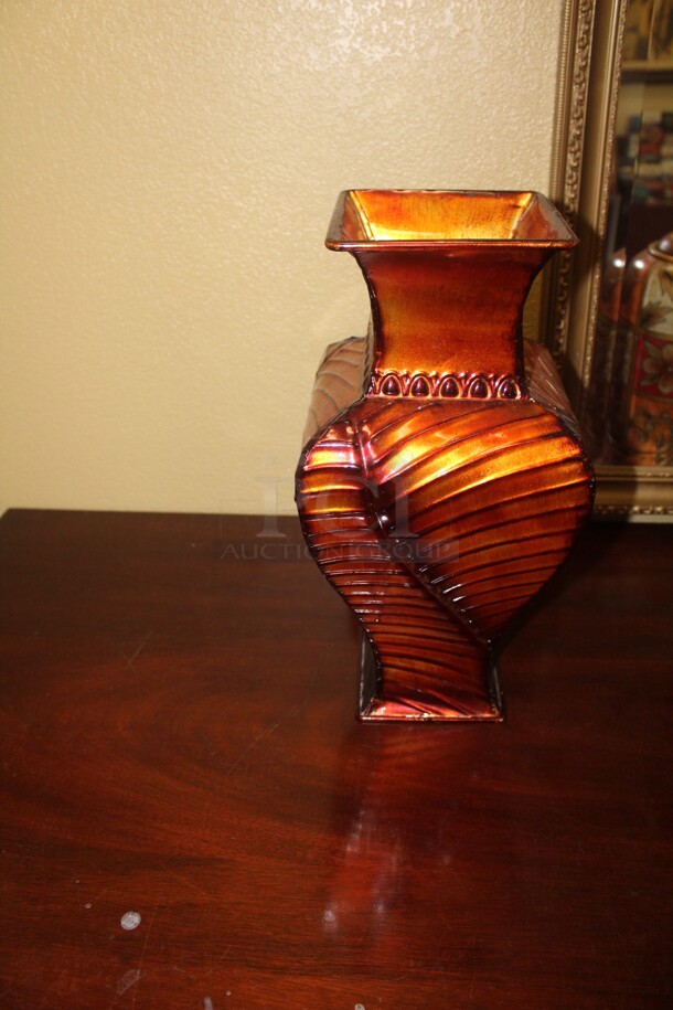 ALL ONE MONEY! 1 Console Table (66x35x38), 3 Vases, Decorative Bird And Wall Mirror.  - Image 3 of 5