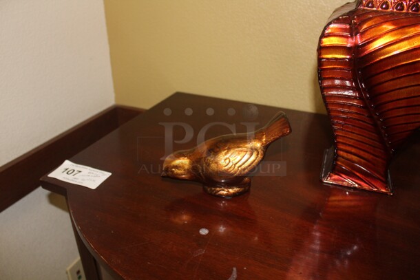 ALL ONE MONEY! 1 Console Table (66x35x38), 3 Vases, Decorative Bird And Wall Mirror.  - Image 4 of 5