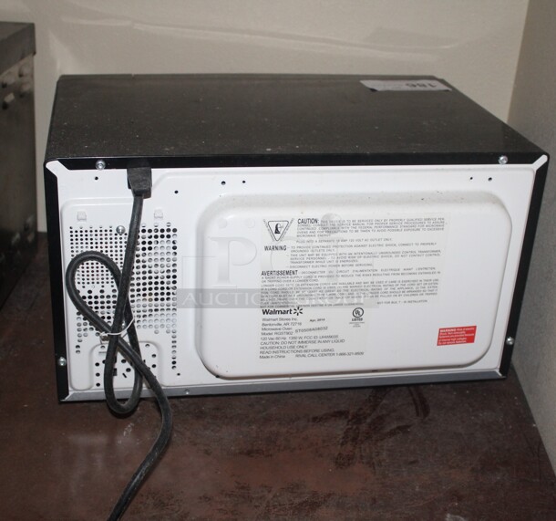 SUPER FIND! 900 Watt Microwave. 19x15x11.5. Working When Closed!  - Image 4 of 5