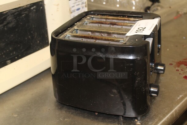 Toaster. 10x10x6.5. Working When Closed! - Image 4 of 4