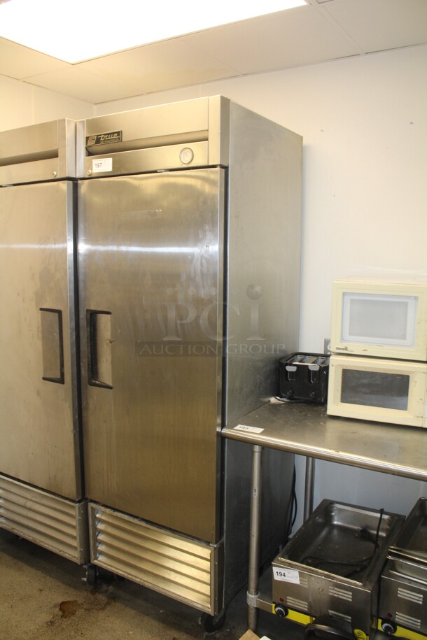 FANTASTIC! True Model T-23 Commercial Stainless Steel Single Door Reach In Refrigerator/Cooler On Commercial Casters. 27x30x83. 115V/60Hz. Working When Closed! Buyer Must Remove - Image 4 of 5