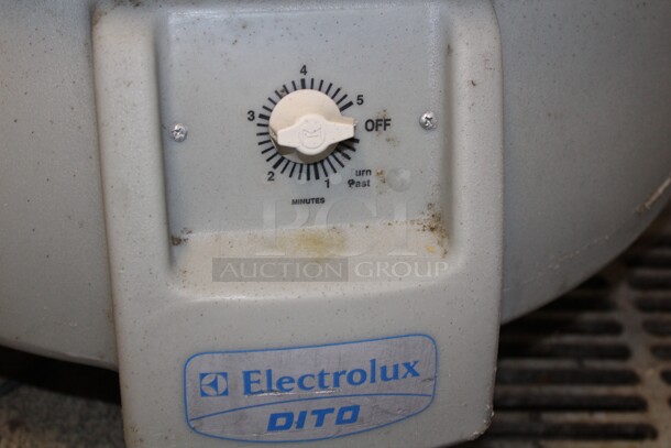 FABULOUS! The Greens Machine Vegetable Drier/Salad Spinner By Dito/Electrolux. 26x26x32. 120V/60Hz. Working When Closed!  - Image 5 of 5