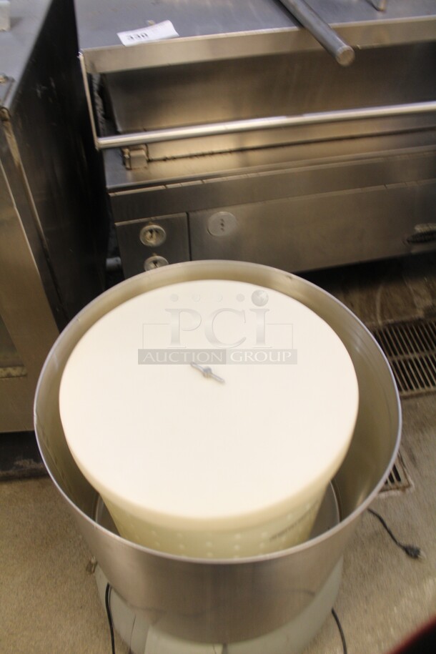 FABULOUS! The Greens Machine Vegetable Drier/Salad Spinner By Dito/Electrolux. 26x26x32. 120V/60Hz. Working When Closed!  - Image 2 of 5