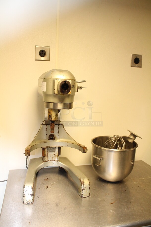 EXCELLENT! Hobart Commercial Countertop Planetary Mixer With Bowl, Whisk Attachment And Dough Hook. 16x19x31. 120V/60Hz. Working When Closed! 