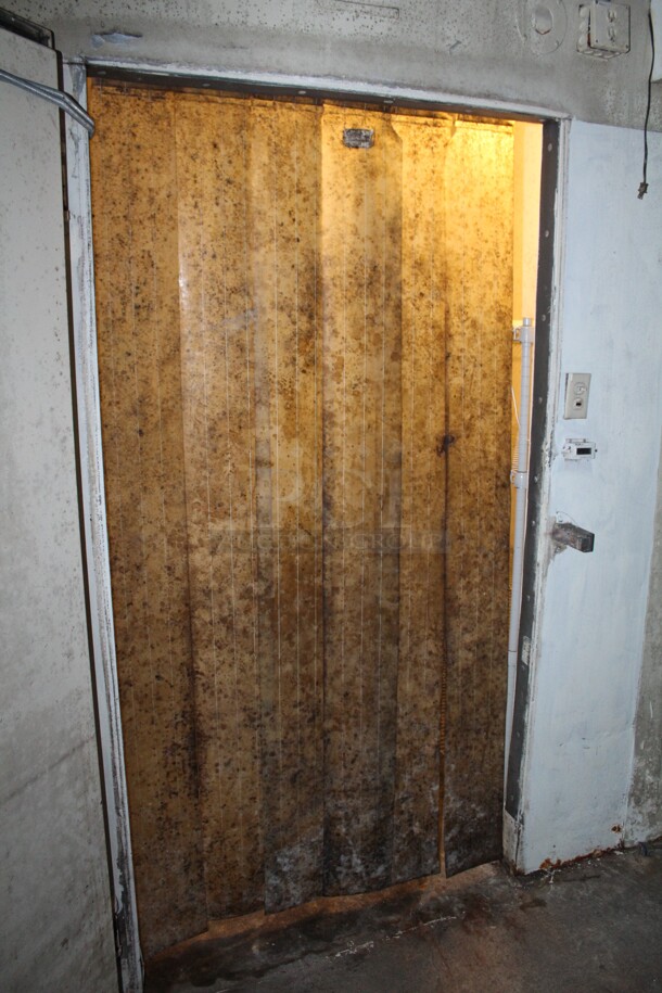 NICE! Commercial Walk In Cooler With Heatcraft Model LSC090AKOLK Condenser. 9.5ftx9.5ftx8ft. 115V/60Hz. 1 Phase. Working When Closed! Buyer Must Disassemble And Remove.  - Image 2 of 7