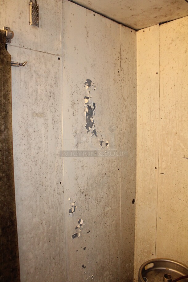 NICE! Commercial Walk In Cooler With Heatcraft Model LSC090AKOLK Condenser. 9.5ftx9.5ftx8ft. 115V/60Hz. 1 Phase. Working When Closed! Buyer Must Disassemble And Remove.  - Image 5 of 7
