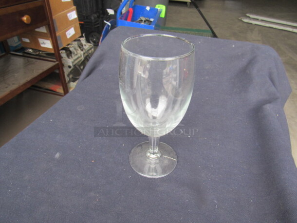 NICE Heavy Stem Water/Beverage/Bar Glass. 10XBID. - Image 1 of 1