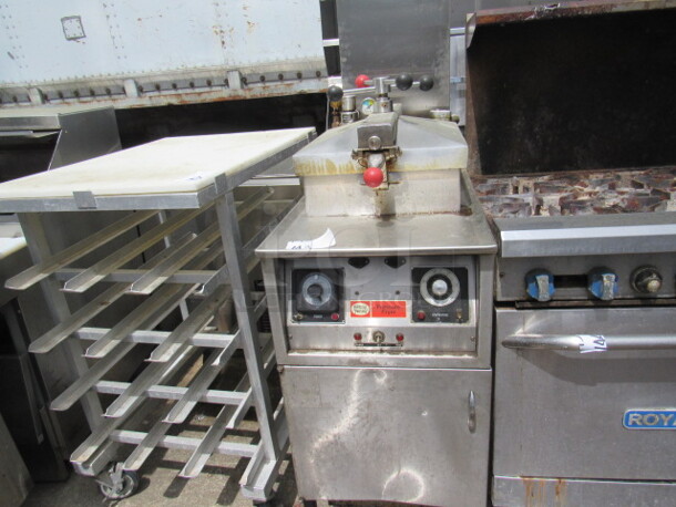 One Henny Penny Electric Pressure Fryer On Casters. Model# 500SC. 208 Volt. 3 Phase. Unable To Test. 18X37X61
