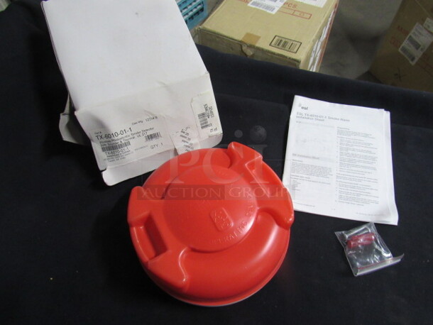 One UTC Wireless Photo Electric Smoke Detector With Sounder And Thermal. #TX-6010-01-1 - Image 1 of 1