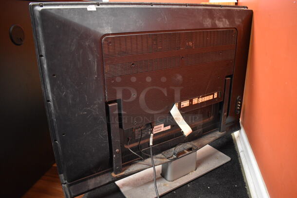 Philips Model 37PFL5322D/37 37" Television. 100-240 Volts, 1 Phase. Buyer Must Pick Up - We Will Not Ship This Item. Tested and Powers On But Screen Stays Black. - Image 5 of 8