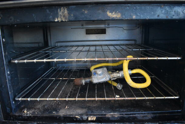 GREAT! Royal Model RR-6 Stainless Steel Commercial Propane Gas Powered 6 Burner Range w/ Oven, Backsplash and Overshelf. Missing 3 Grates. 30,000 BTU. 36x31.5x55 - Image 6 of 7