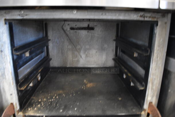 BEAUTIFUL! Vulcan Stainless Steel Commercial Natural Gas Powered 4 Burner Range, Flat Top Griddle, 2 Ovens, Backsplash and Overshelf. 48x31.5x60.5 - Image 4 of 9