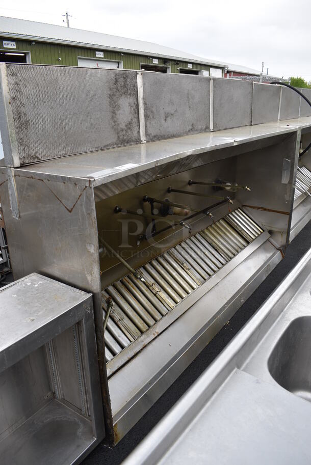 FANTASTIC! 8.5' CaptiveAire Stainless Steel Commercial Grease Hood w/ Filters, Lights and Make Up Air Vent and Metal Commercial Rooftop Mushroom Exhaust Fan. 115 Volts, 1 Phase. 105x67.5x24, 29x29x24 - Image 1 of 10