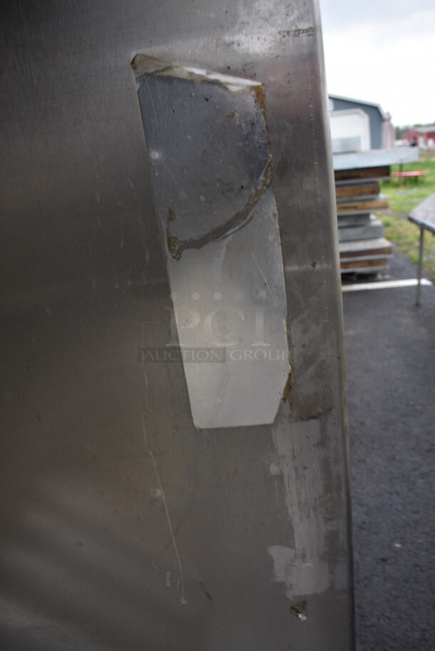 FANTASTIC! 8.5' CaptiveAire Stainless Steel Commercial Grease Hood w/ Filters, Lights and Make Up Air Vent and Metal Commercial Rooftop Mushroom Exhaust Fan. 115 Volts, 1 Phase. 105x67.5x24, 29x29x24 - Image 5 of 10