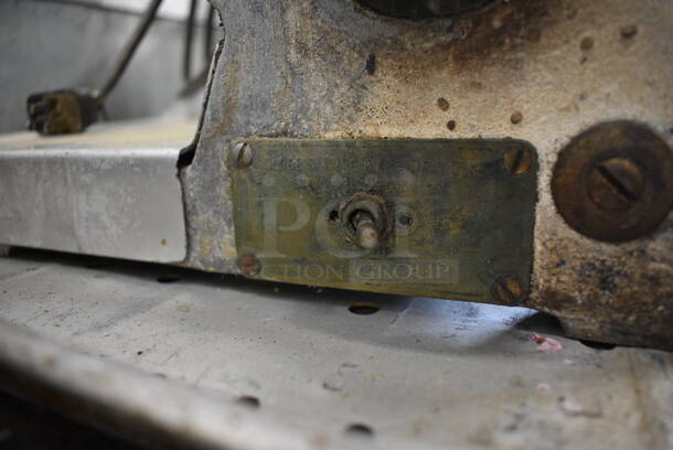 NICE! Globe Metal Commercial Countertop Meat Slicer w/ Blade Sharpener. 115 Volts, 1 Phase. 25x21x18. Tested and Working! - Image 6 of 7