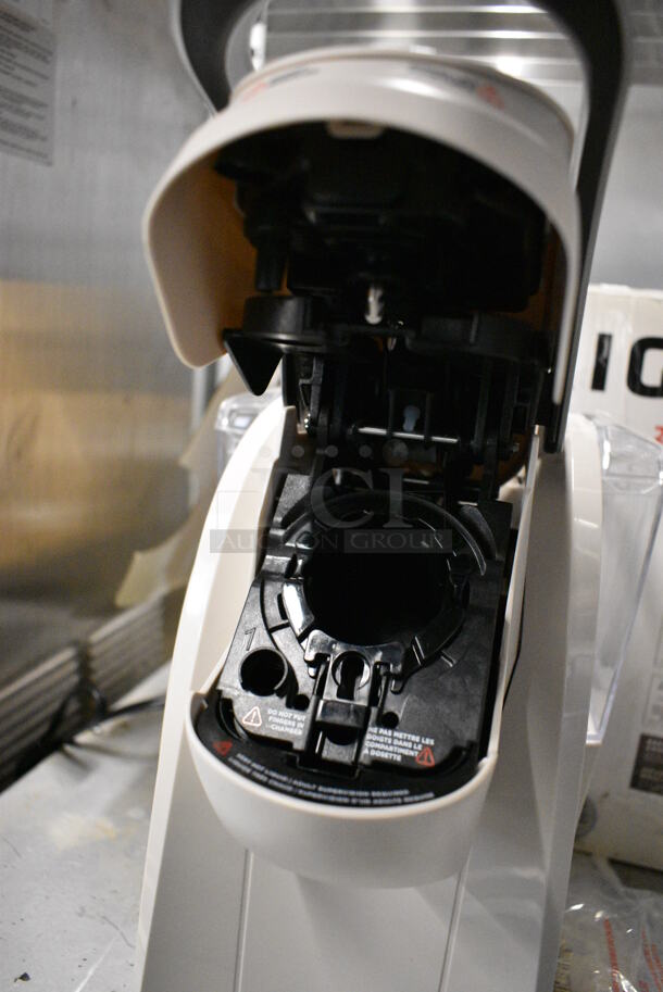 IN ORIGINAL BOX! Keurig K200 2.5 Single Pot Coffee Machine. 9x13x14 - Image 3 of 9