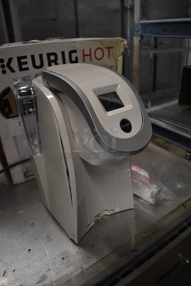 IN ORIGINAL BOX! Keurig K200 2.5 Single Pot Coffee Machine. 9x13x14 - Image 4 of 9