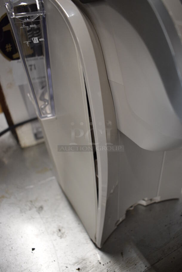 IN ORIGINAL BOX! Keurig K200 2.5 Single Pot Coffee Machine. 9x13x14 - Image 5 of 9