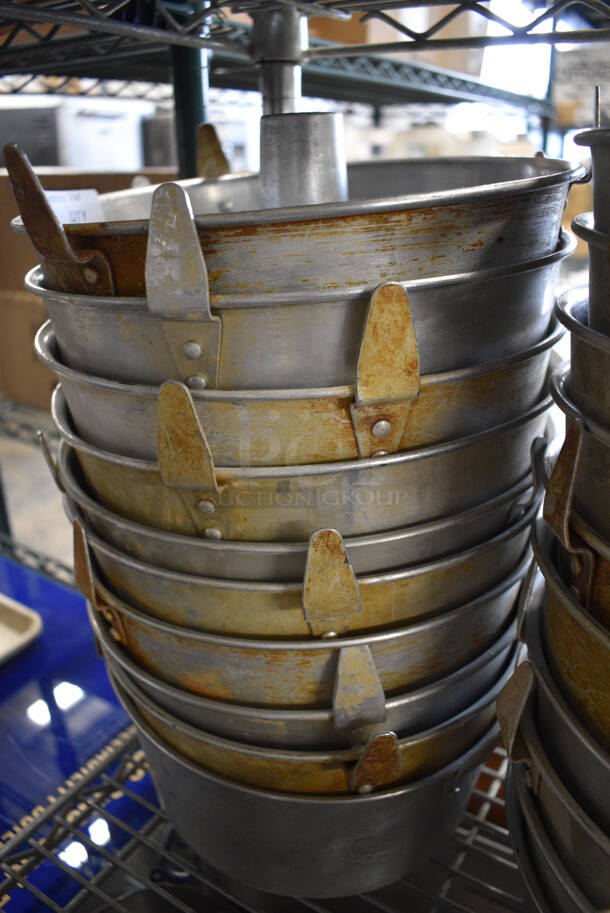 10 Metal Bundt Cake Pans. 10x10x4. 10 Times Your Bid! - Image 2 of 3