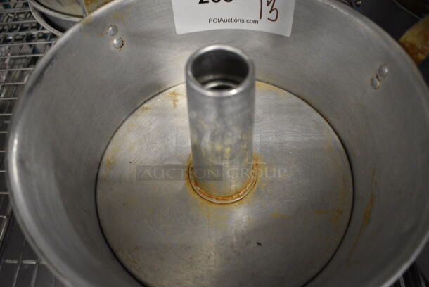10 Metal Bundt Cake Pans. 10x10x4. 10 Times Your Bid! - Image 3 of 3