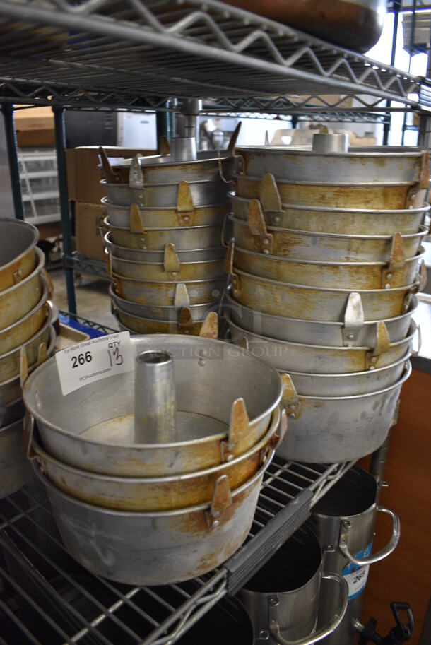 13 Metal Bundt Cake Pans. 10x10x4. 13 Times Your Bid! - Image 2 of 2