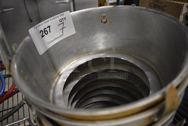 7 Metal Bundt Cake Pans. Does Not Have Middle Piece. 10x10x4. 7 Times Your Bid! - Image 2 of 2