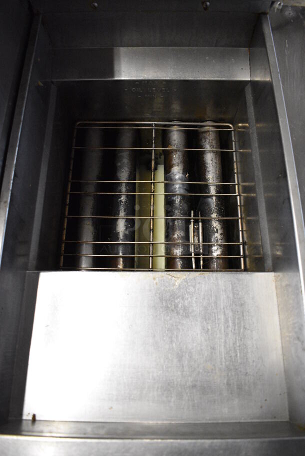 WOW! Pitco Frialator Model SFSSH55 Solstice Supreme Stainless Steel Commercial Natural Gas Powered Deep Fat Fryer on Commercial Casters. 80,000 BTU. 16x34.5x48 - Image 4 of 7