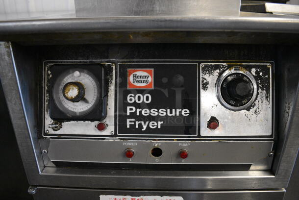 BEAUTIFUL! Henny Penny Model 600 Stainless Steel Commercial Natural Gas Powered Pressure Fryer on Commercial Casters. 18x40.5x46 - Image 4 of 8