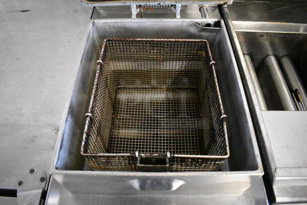 BEAUTIFUL! Henny Penny Model 600 Stainless Steel Commercial Natural Gas Powered Pressure Fryer on Commercial Casters. 18x40.5x46 - Image 6 of 8