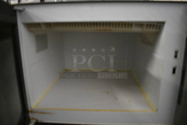 Amana Model RCS10DA Metal Commercial Countertop Microwave Oven. 120 Volts, 1 Phase. 22x19x15 - Image 5 of 6