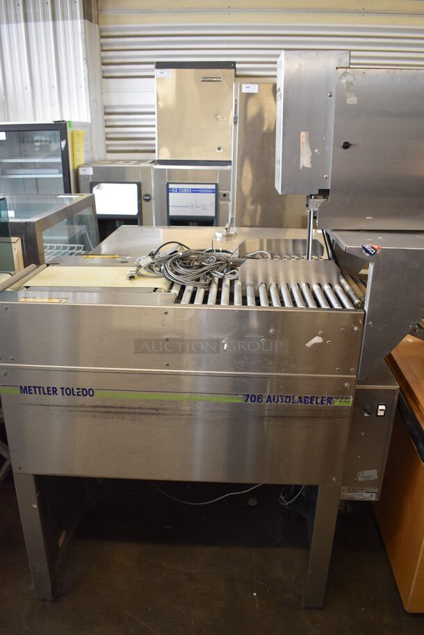 MARVELOUS! Mettler Toledo Model 0647 Solo Max Commercial Floor Style Scale w/ Model 8270 Stainless Steel Labeler and Model 0925 Stainless Steel Conveyor. 250 Volts. 64x55x62, 50x24x69, 51x26x42 - Image 4 of 10