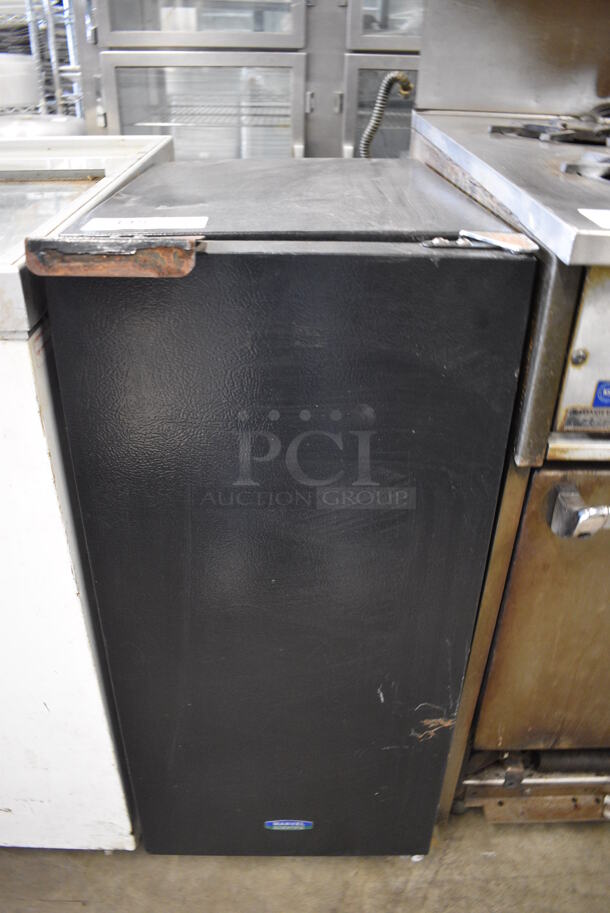 Marvel Model 1EVG9 Self Contained Ice Machine. 115 Volts, 1 Phase. 15x24x34