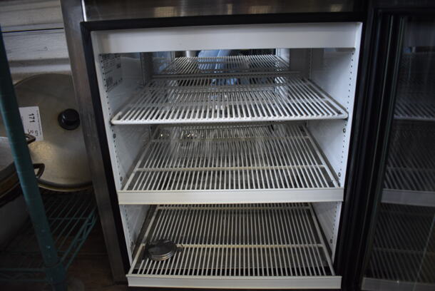 NICE! True Model GDM-05-S Metal Commercial Mini Cooler Merchandiser w/ Poly Coated Racks. 115 Volts, 1 Phase. 24x25x36.5. Tested and Working! - Image 4 of 6