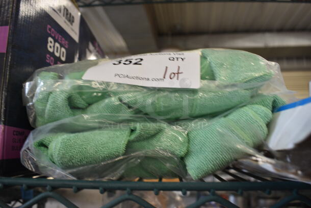 ALL ONE MONEY! Lot of 2 Bundles of Green Towels! - Image 3 of 3