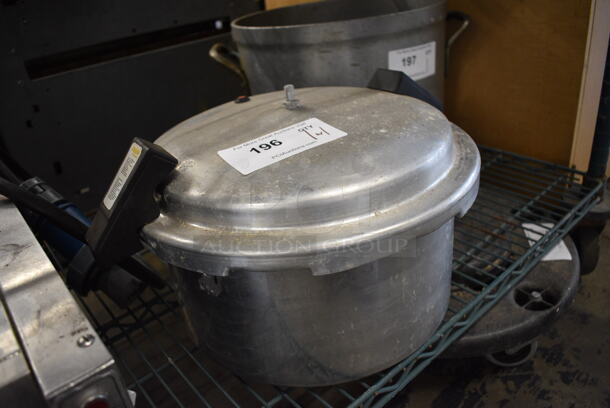 Metal Pot w/ Lid. 17x14x10 - Image 2 of 4