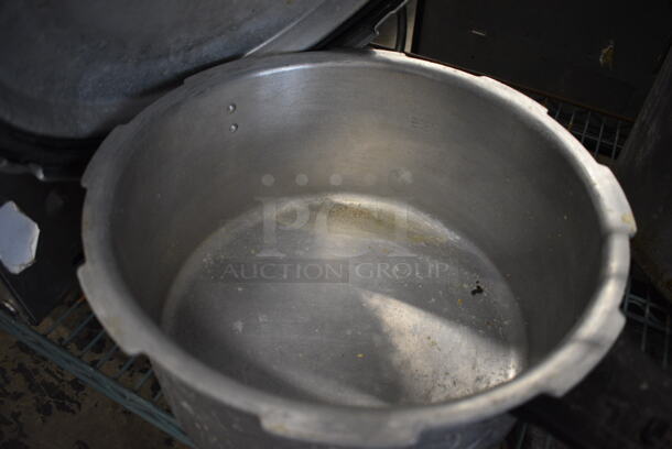 Metal Pot w/ Lid. 17x14x10 - Image 3 of 4