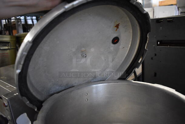 Metal Pot w/ Lid. 17x14x10 - Image 4 of 4